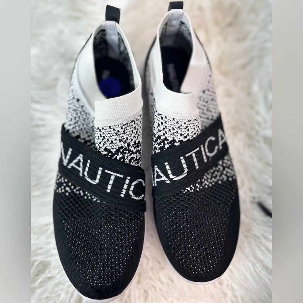 Women’s Nautica Tennis Shoe Size: 8.5 - Picture 4 of 5